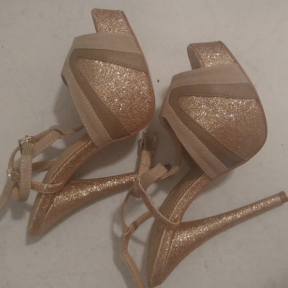 Colin Stuart high heels 5 - Picture 4 of 4